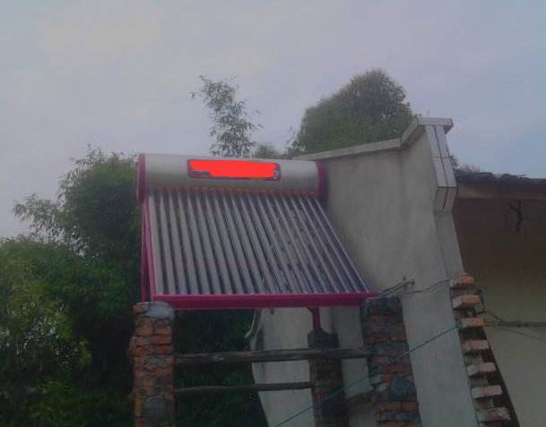 太陽能熱水器萬萬要這樣裝，才能防雷，提高安全性